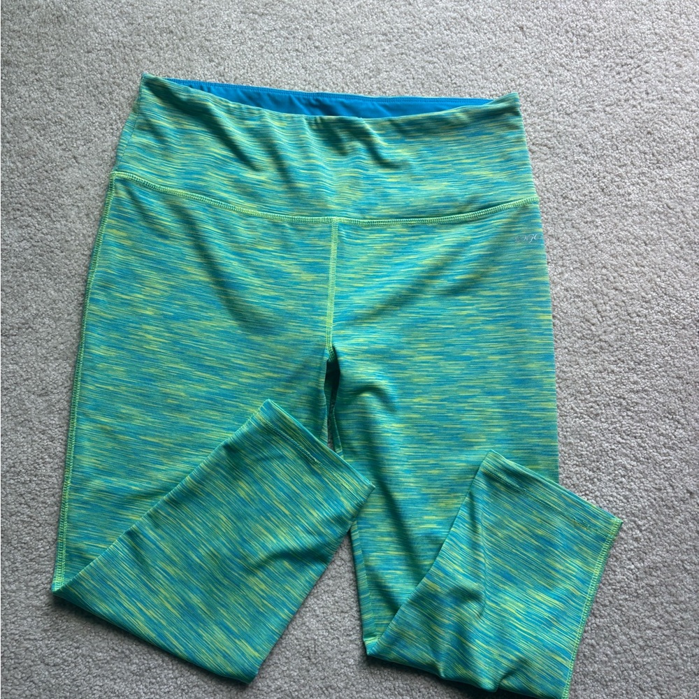 VOGO Athletica Capris Size Medium